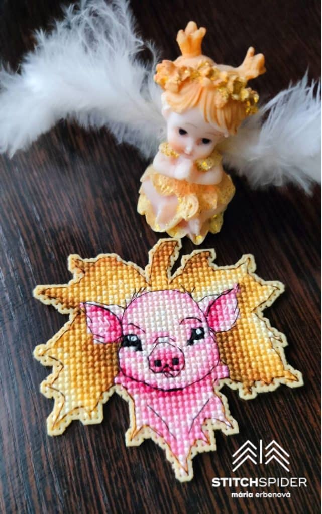 prasiatko na slame výšivka