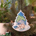 Vyšitý polárný macko s iglú